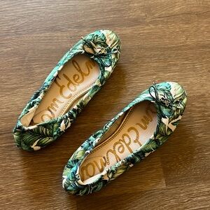 Size 7.5 Sam Edelman flats 
Tropical patterned